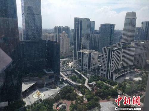 圖為(wèi)廣州樓房(fáng)。唐貴江 攝